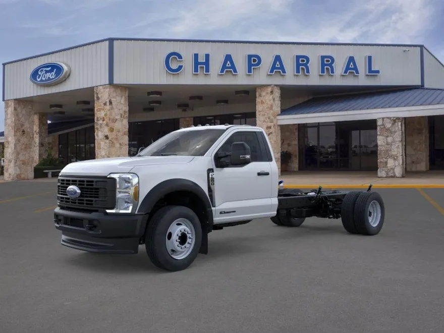 2025 Ford F-600 photo 1