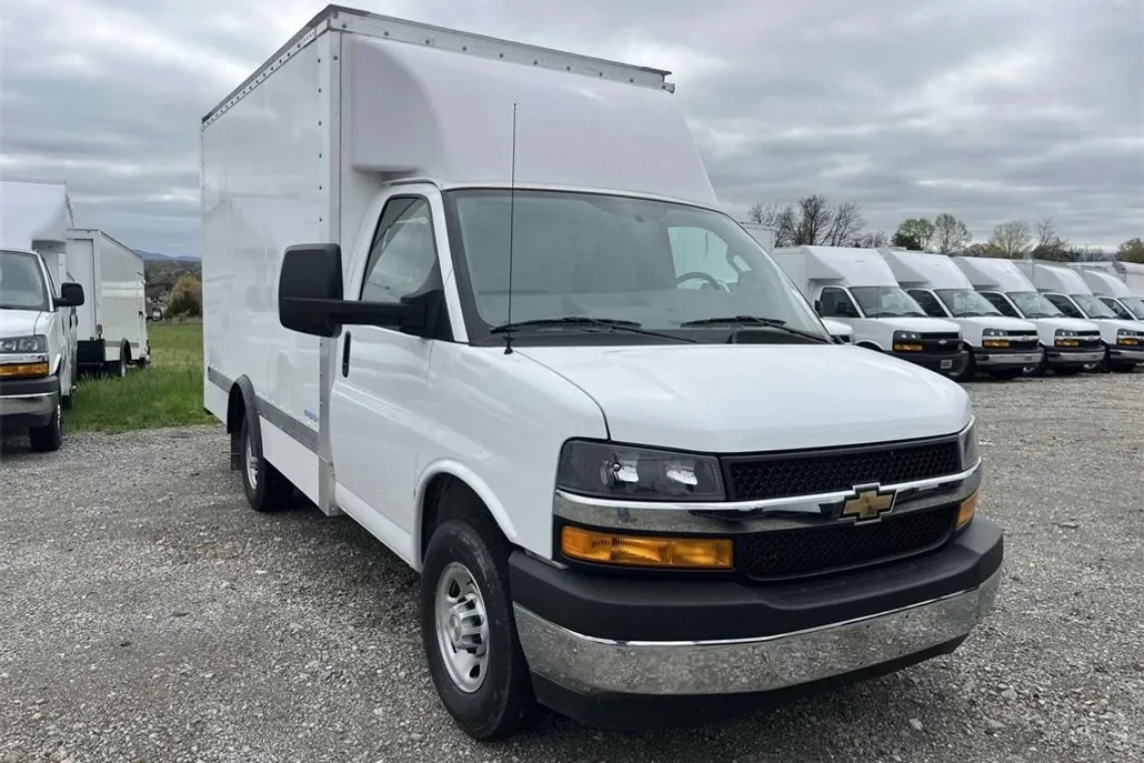 2024 Chevrolet Express Cutaway 3500 photo 1