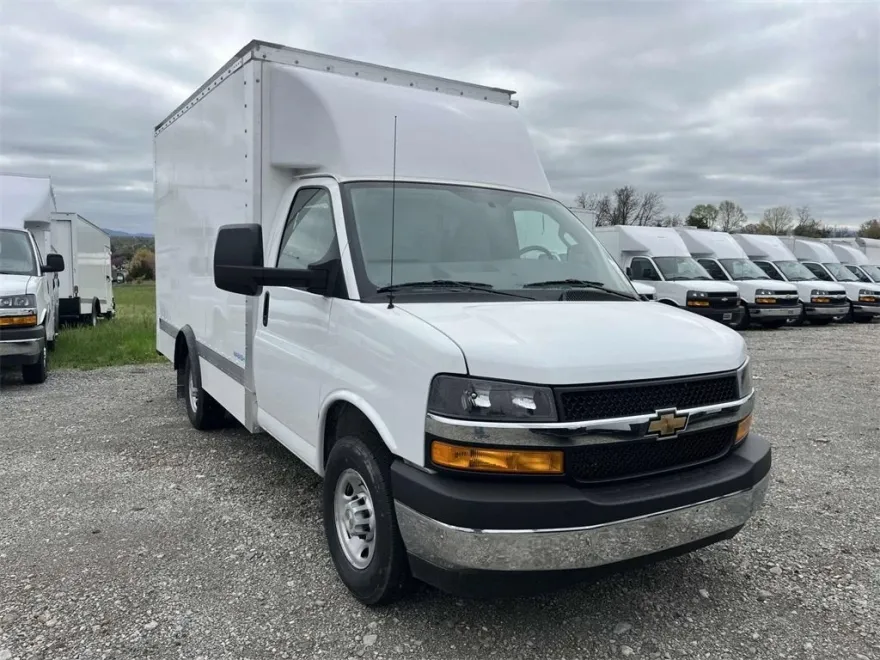 2024 Chevrolet Express Cutaway 3500 photo 1