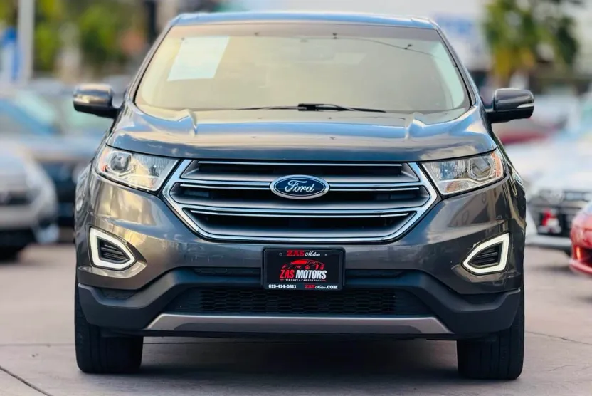 2017 Ford Edge Titanium photo 1