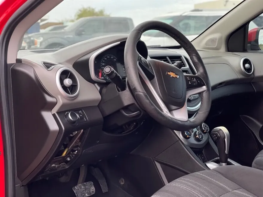 2019 Chevrolet Sonic LT photo 1