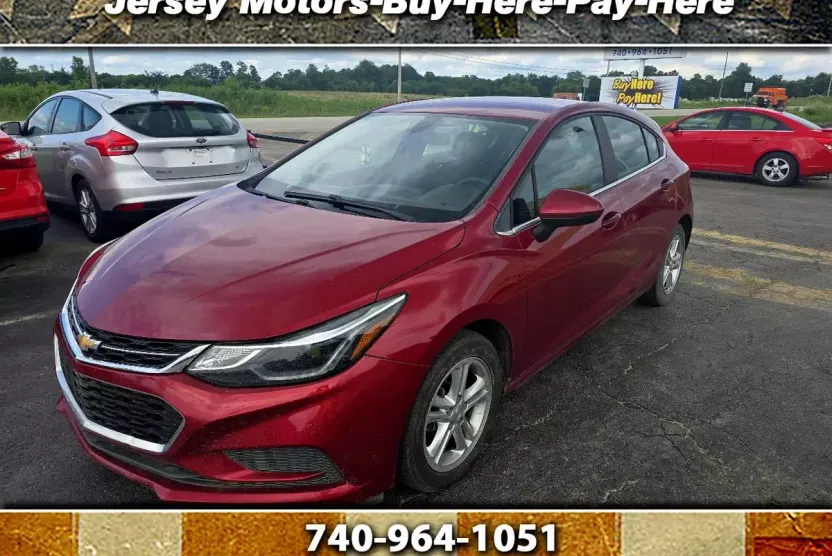 2017 Chevrolet Cruze LT photo 1