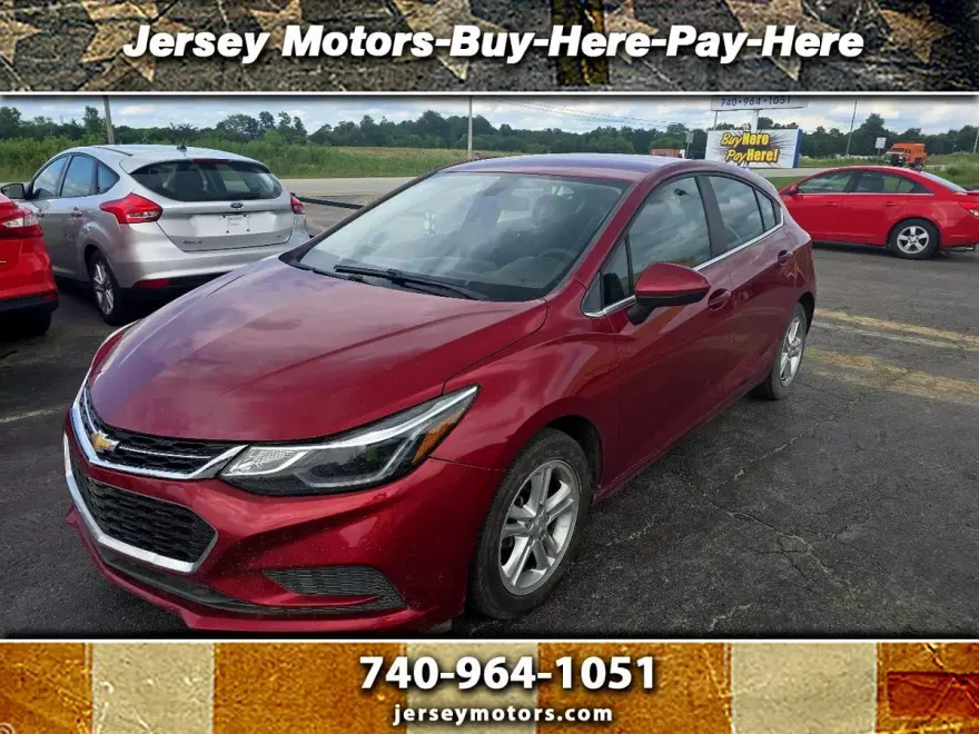 2017 Chevrolet Cruze LT photo 1