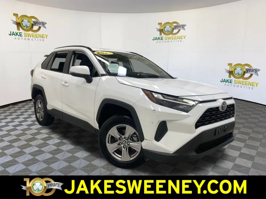 2023 Toyota RAV4 XLE photo 1