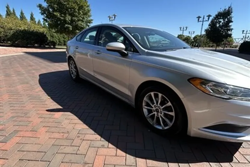 2017 Ford Fusion SE photo 1