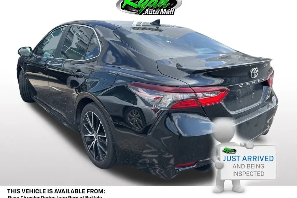 2024 Toyota Camry SE photo 1