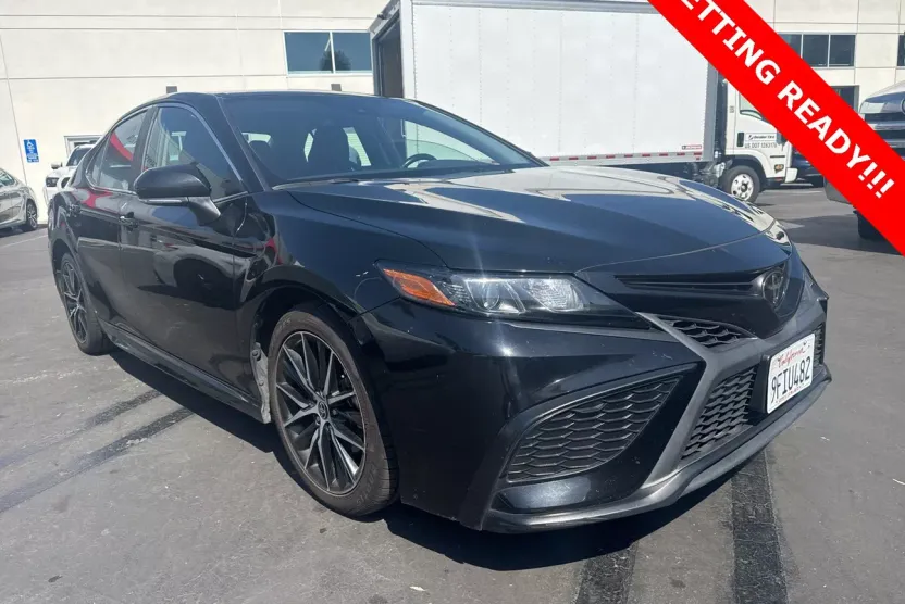 2023 Toyota Camry SE photo 1