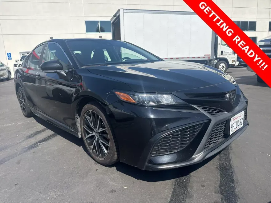 2023 Toyota Camry SE photo 1