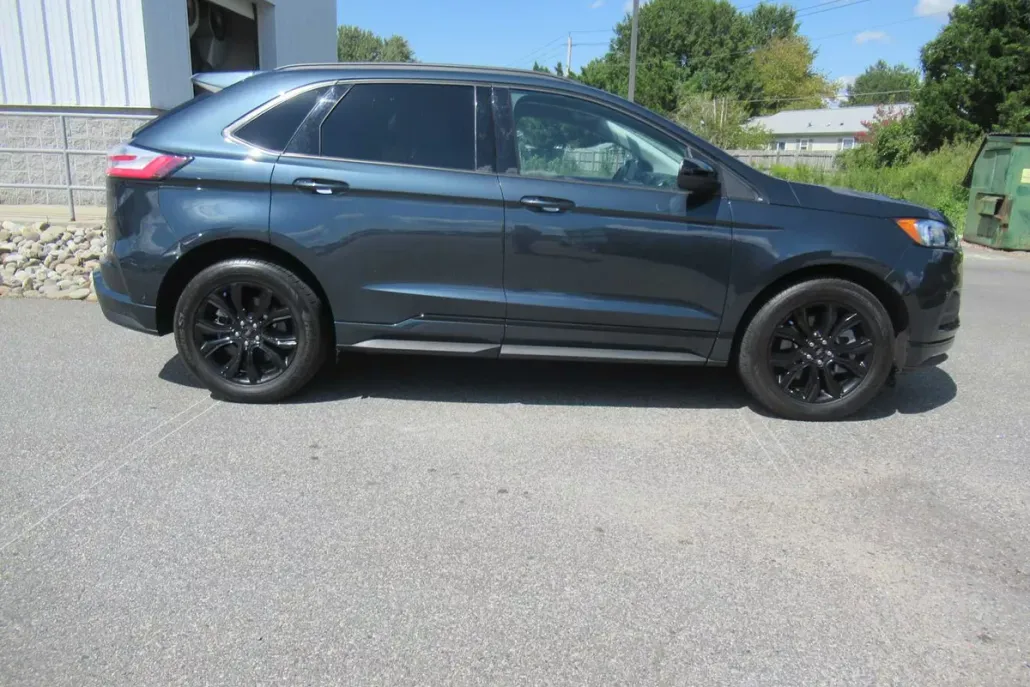 2022 Ford Edge SE photo 1