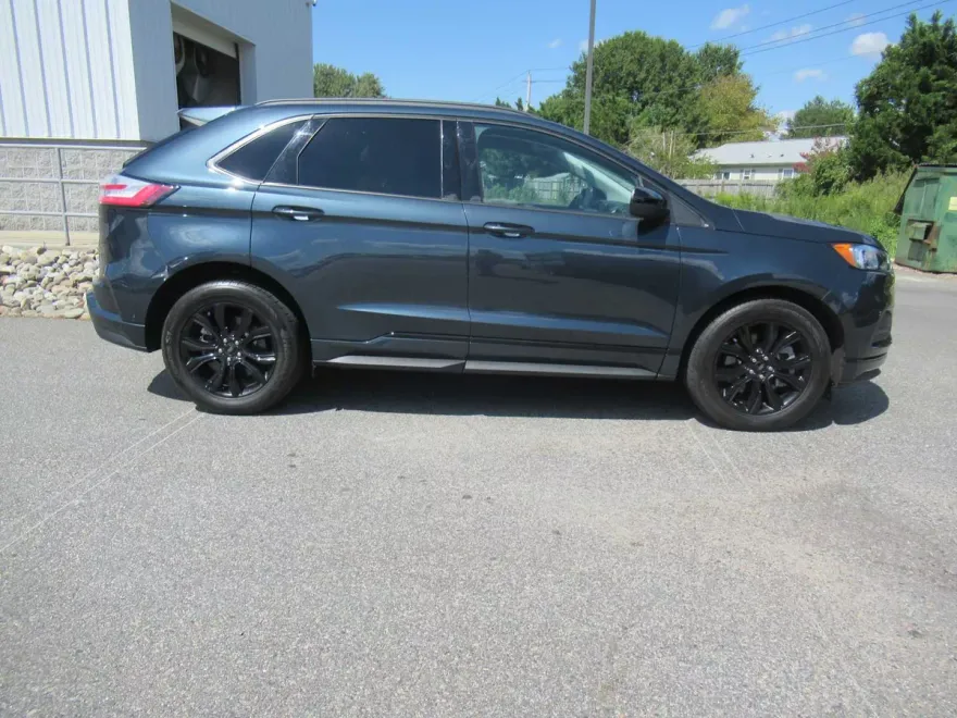 2022 Ford Edge SE photo 1