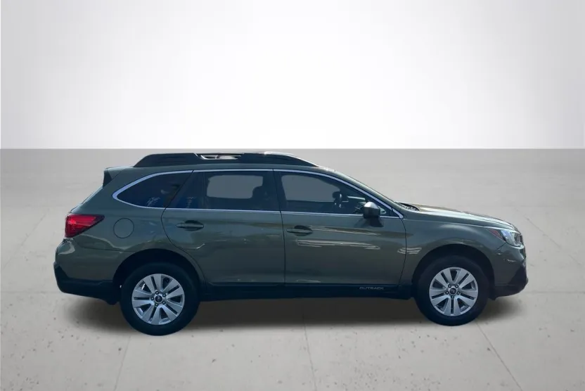 2018 Subaru Outback 2.5i photo 1