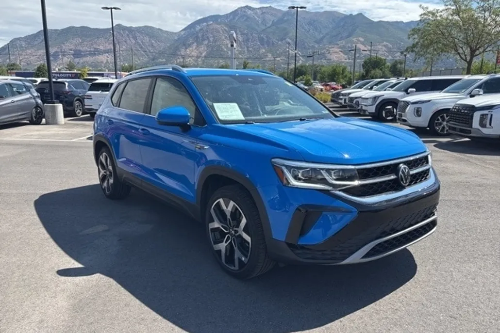 2023 Volkswagen Taos SEL photo 1