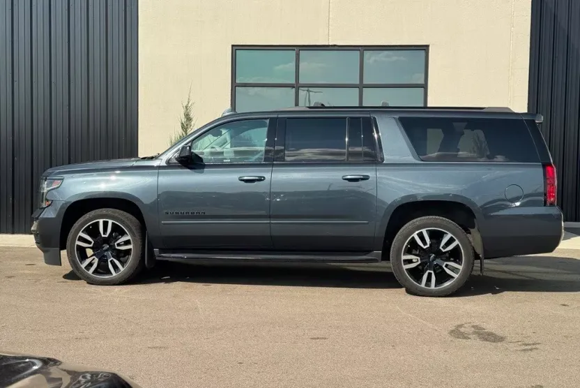 2019 Chevrolet Suburban Premier photo 1
