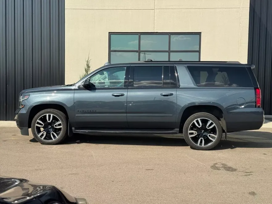 2019 Chevrolet Suburban Premier photo 1