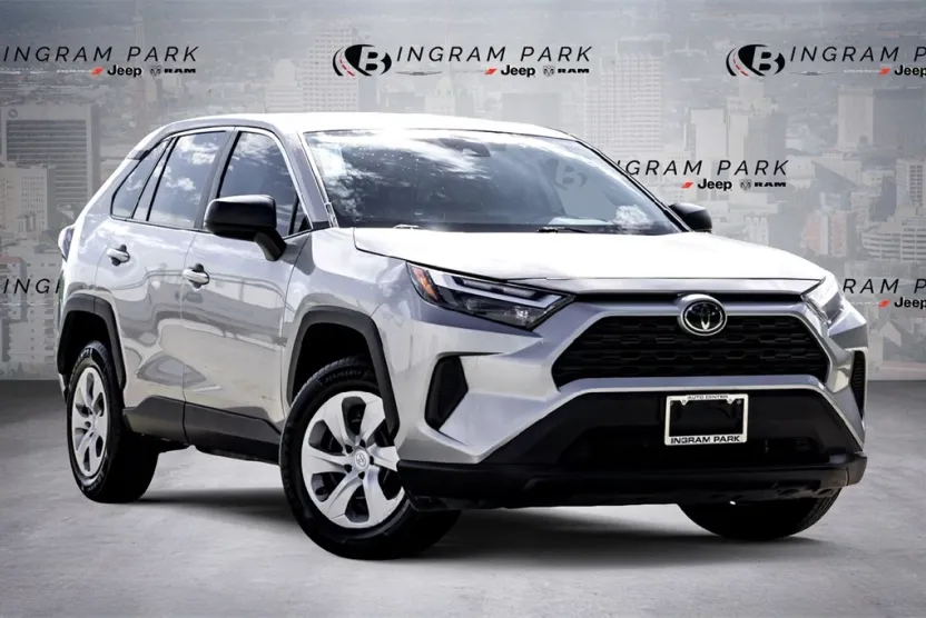 2024 Toyota RAV4 LE photo 1
