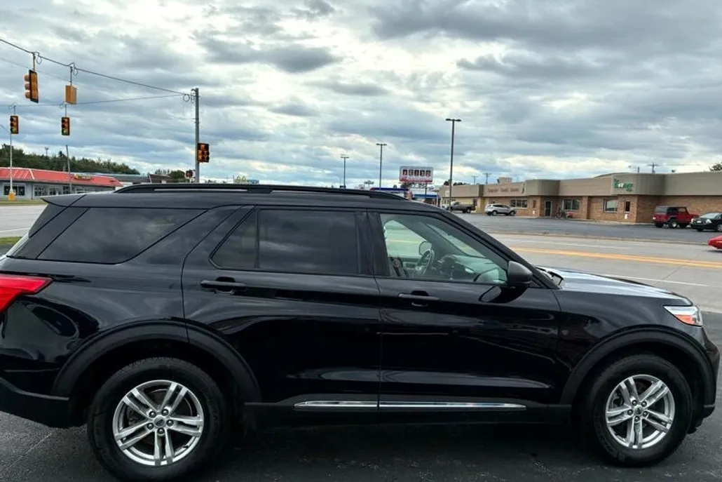 2020 Ford Explorer XLT photo 1
