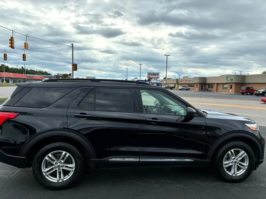 2020 Ford Explorer XLT photo 1