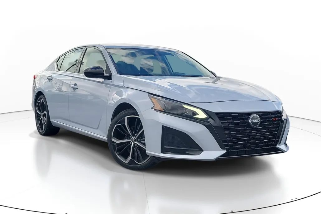 2023 Nissan Altima 2.5 SR photo 1
