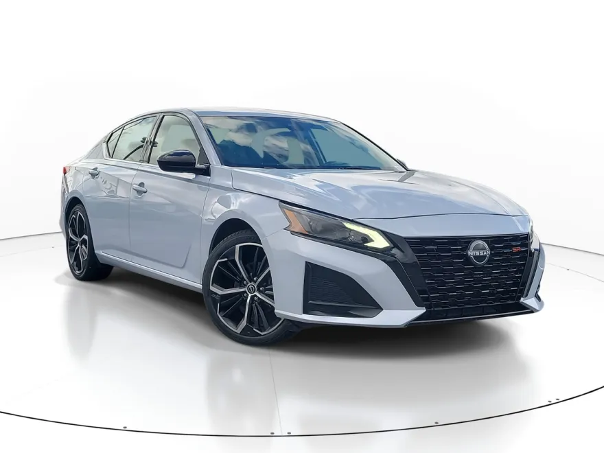 2023 Nissan Altima 2.5 SR photo 1