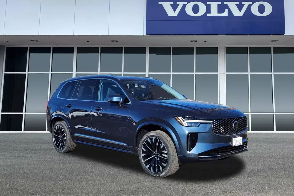 2025 Volvo XC90 B5 Plus photo 1