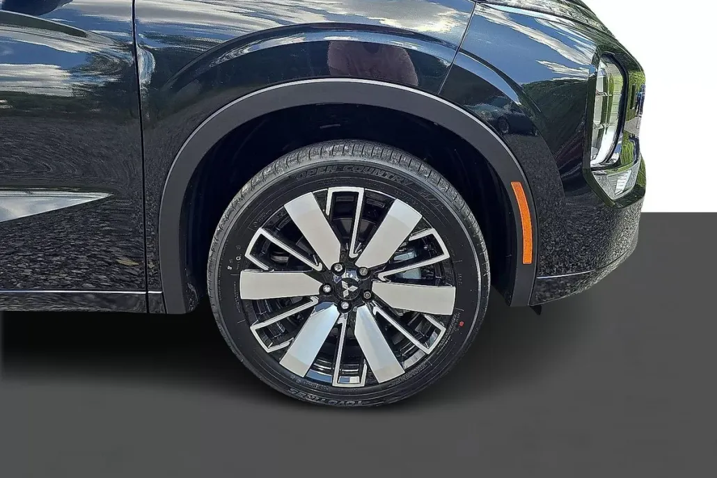 2025 Mitsubishi Outlander SEL photo 1