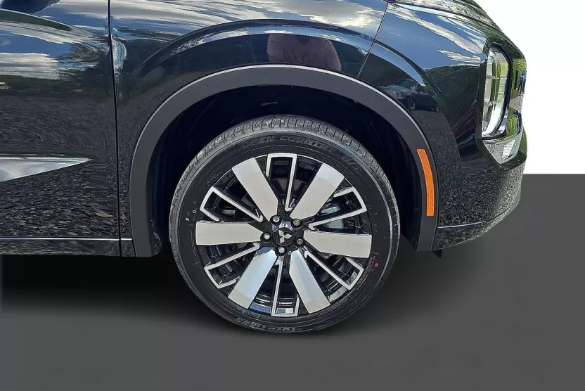 2025 Mitsubishi Outlander SEL photo 1