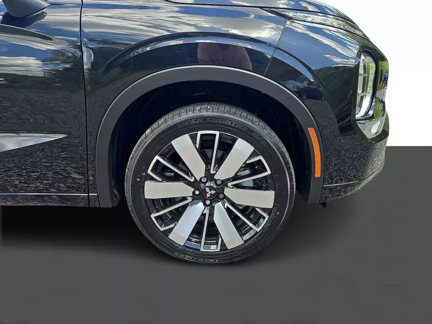 2025 Mitsubishi Outlander SEL photo 1