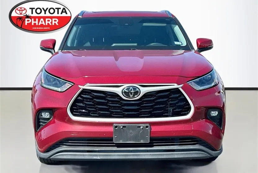2021 Toyota Highlander XLE photo 1