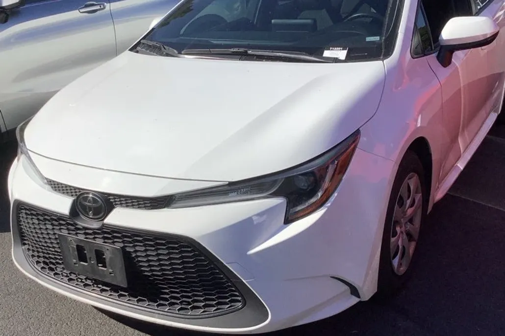 2022 Toyota Corolla LE photo 1