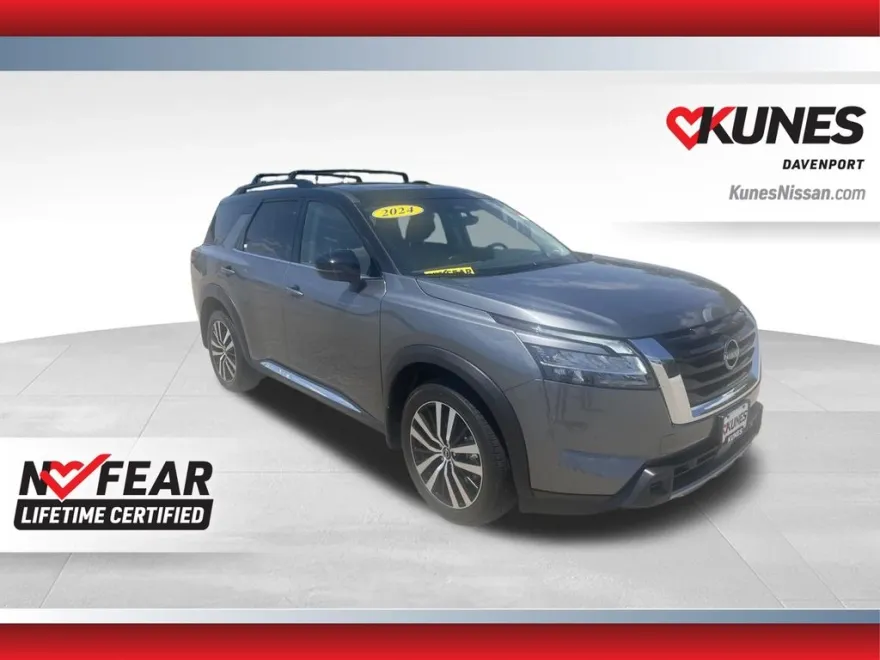 2024 Nissan Pathfinder Platinum photo 1