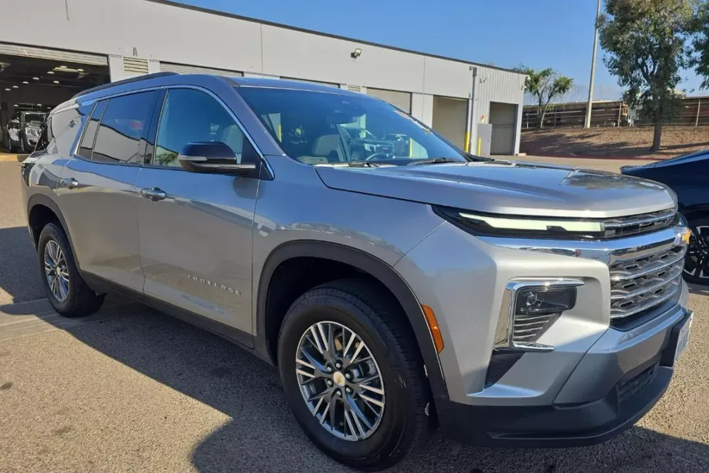 2025 Chevrolet Traverse photo 1