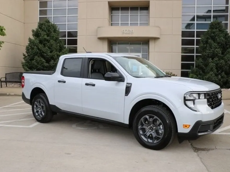 2025 Ford Maverick XLT photo 1