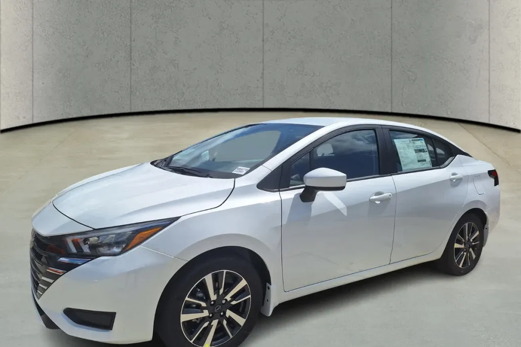 2025 Nissan Versa SV photo 1