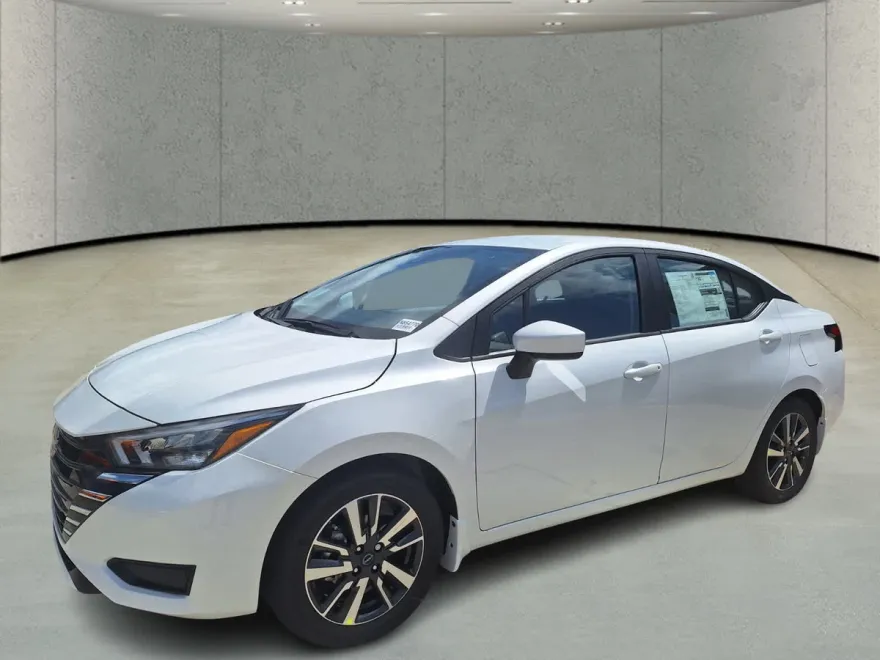 2025 Nissan Versa SV photo 1