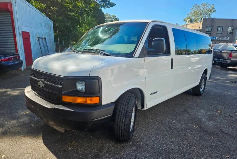 2006 Chevrolet Express LS 3500 photo 1