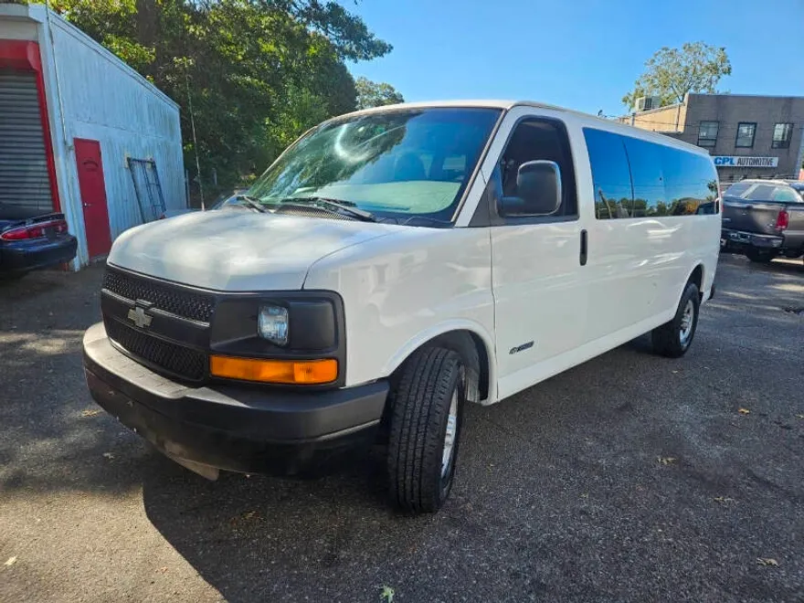 2006 Chevrolet Express LS 3500 photo 1