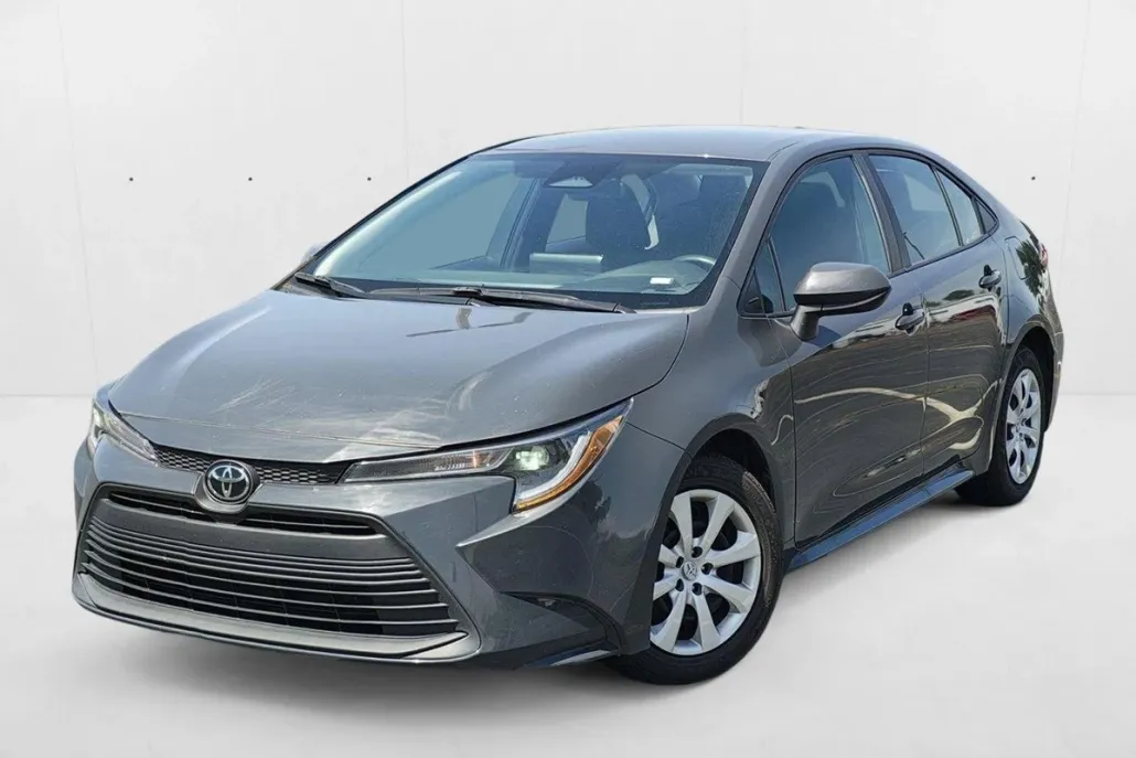 2024 Toyota Corolla LE photo 1