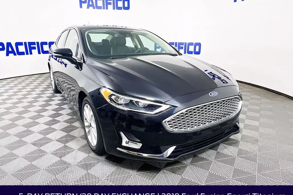 2019 Ford Fusion Energi Titanium photo 1