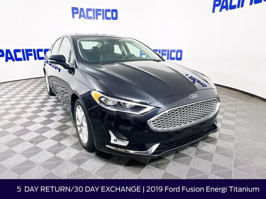 2019 Ford Fusion Energi Titanium photo 1