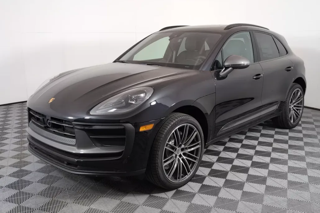 2025 Porsche Macan T photo 1