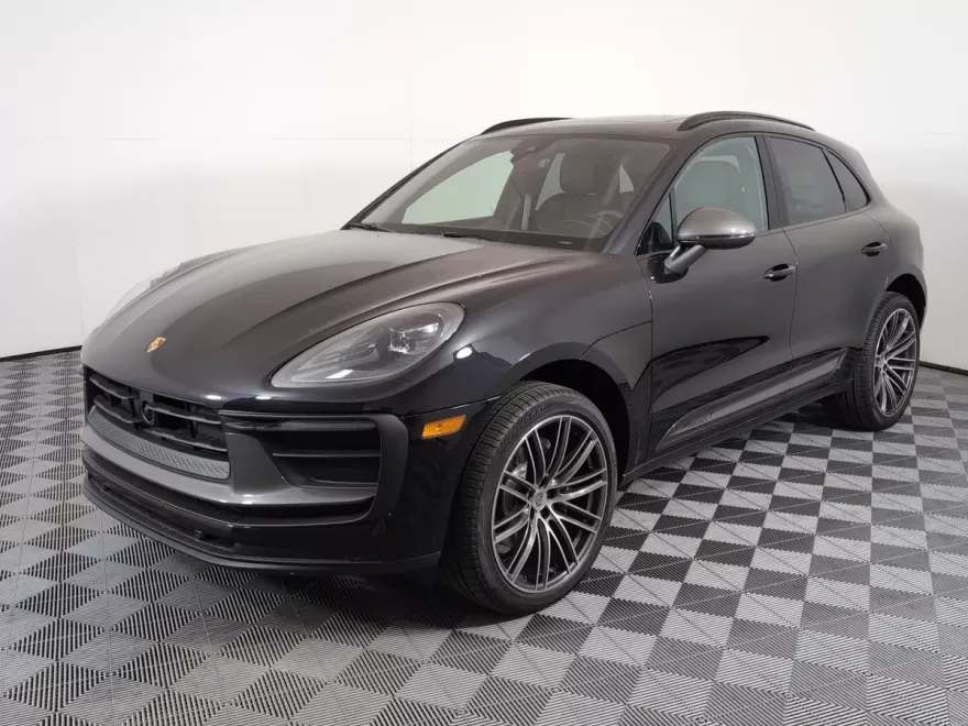 2025 Porsche Macan T photo 1