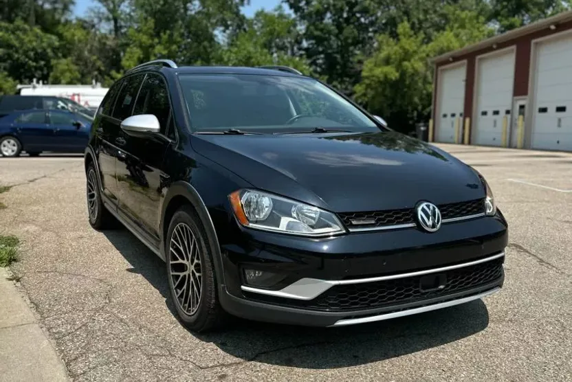 2017 Volkswagen Golf Alltrack TSI SE photo 1