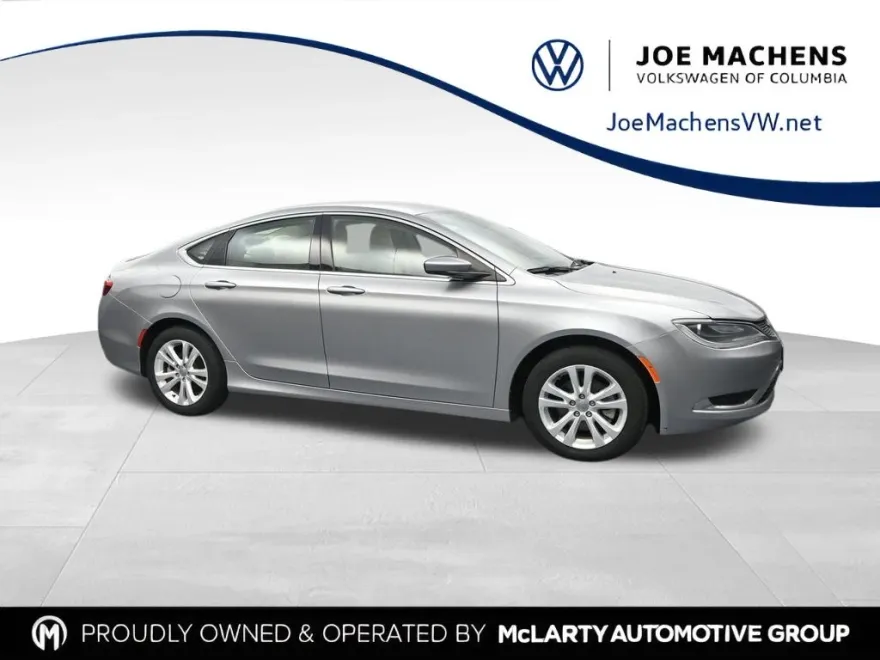 2016 Chrysler 200 Limited photo 1