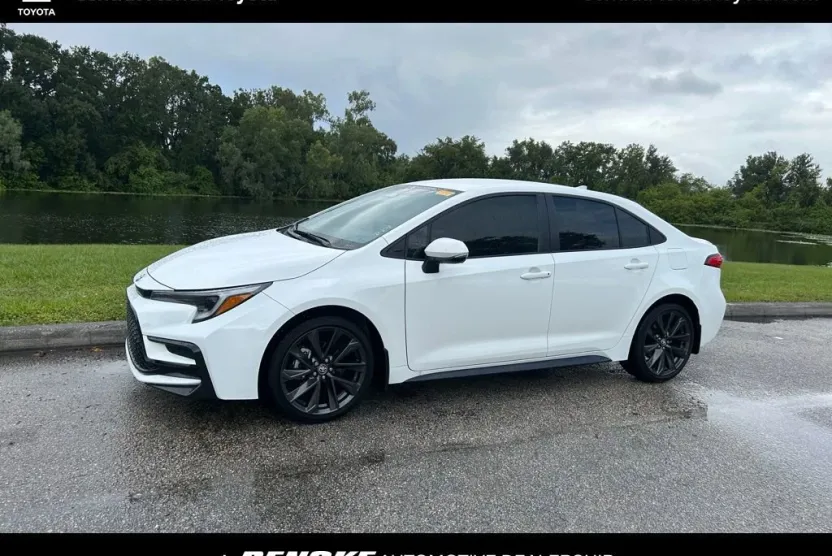 2024 Toyota Corolla SE photo 1