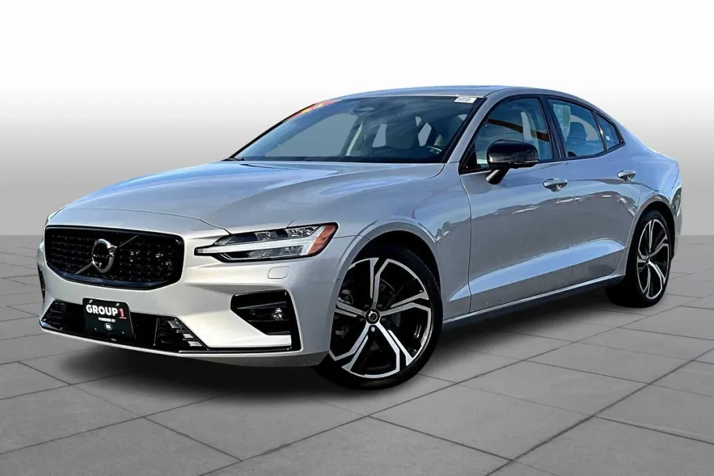 2024 Volvo S60 B5 Plus photo 1