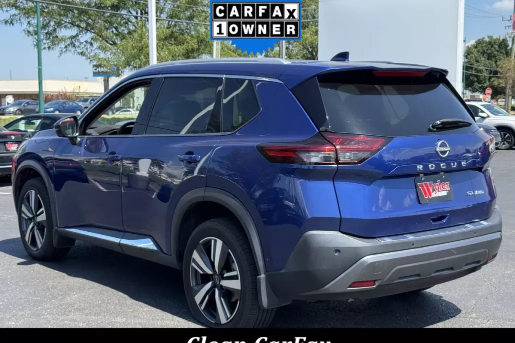 2023 Nissan Rogue SL photo 1