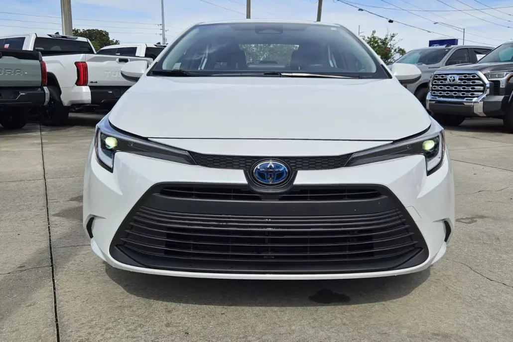 2024 Toyota Corolla Hybrid LE photo 1