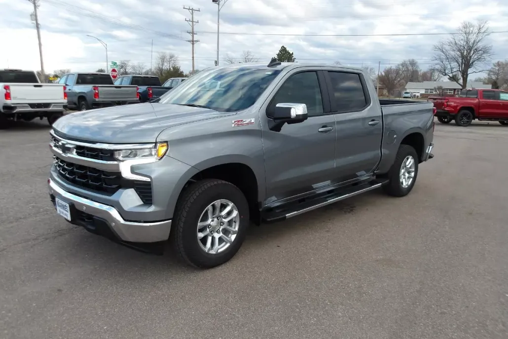2025 Chevrolet Silverado 1500 LT photo 1