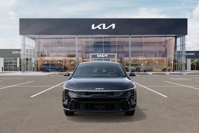 2025 Kia K4 GT-Line photo 1
