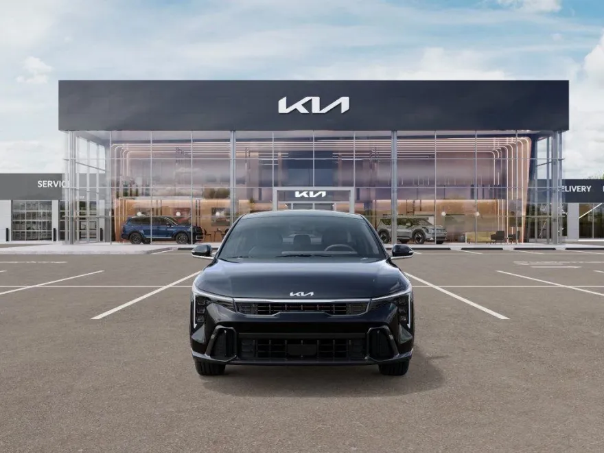 2025 Kia K4 GT-Line photo 1